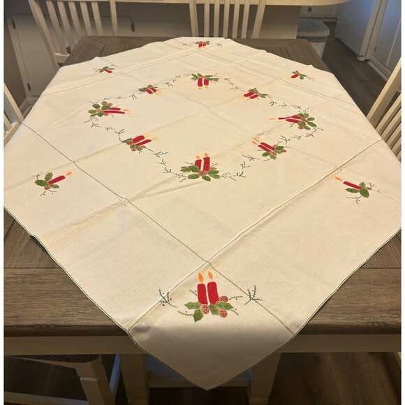 Vintage Christmas Embroidered Tablecloth Rectangular & Napkins Set 8 - Picture 1 of 6